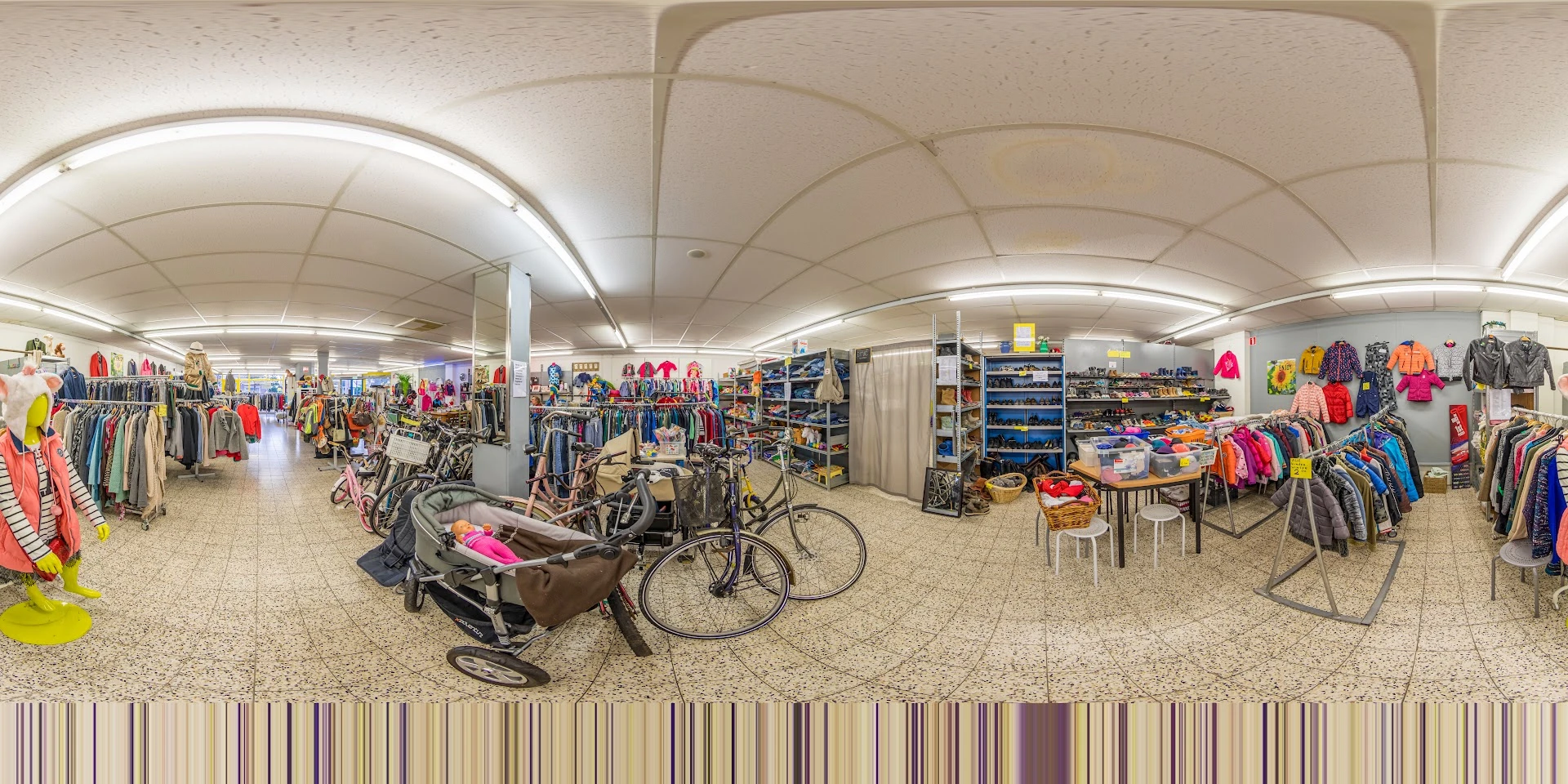 Kringloopwinkel Enjoy Kledingcafé in Heerhugowaard met tweedehands kinderspeelgoed, kleding en schoenen