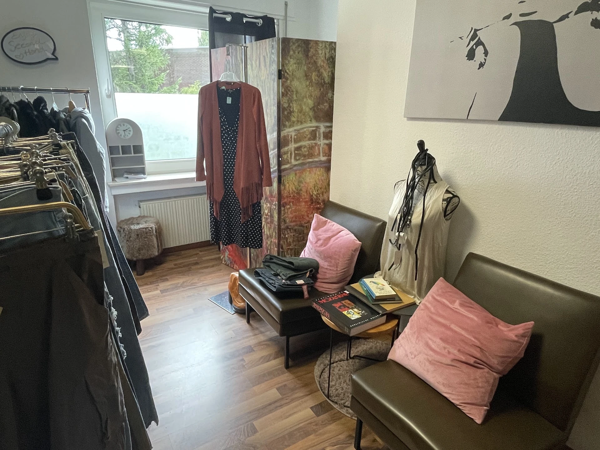 Enjoy Second Hand Kleve in Kleve met tweedehands meubels en kleding