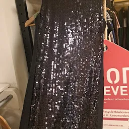 Bezoeker foto van Kringloopwinkel Estafette Recycle Boulevard Leeuwarden in Leeuwarden