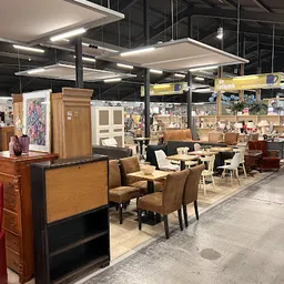 Bezoeker foto van Kringloopwinkel Estafette Recycle Boulevard Leeuwarden in Leeuwarden