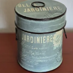 Vintage metalen tuiniersdoos met 'Jardinière' opschrift en decoratief patroon