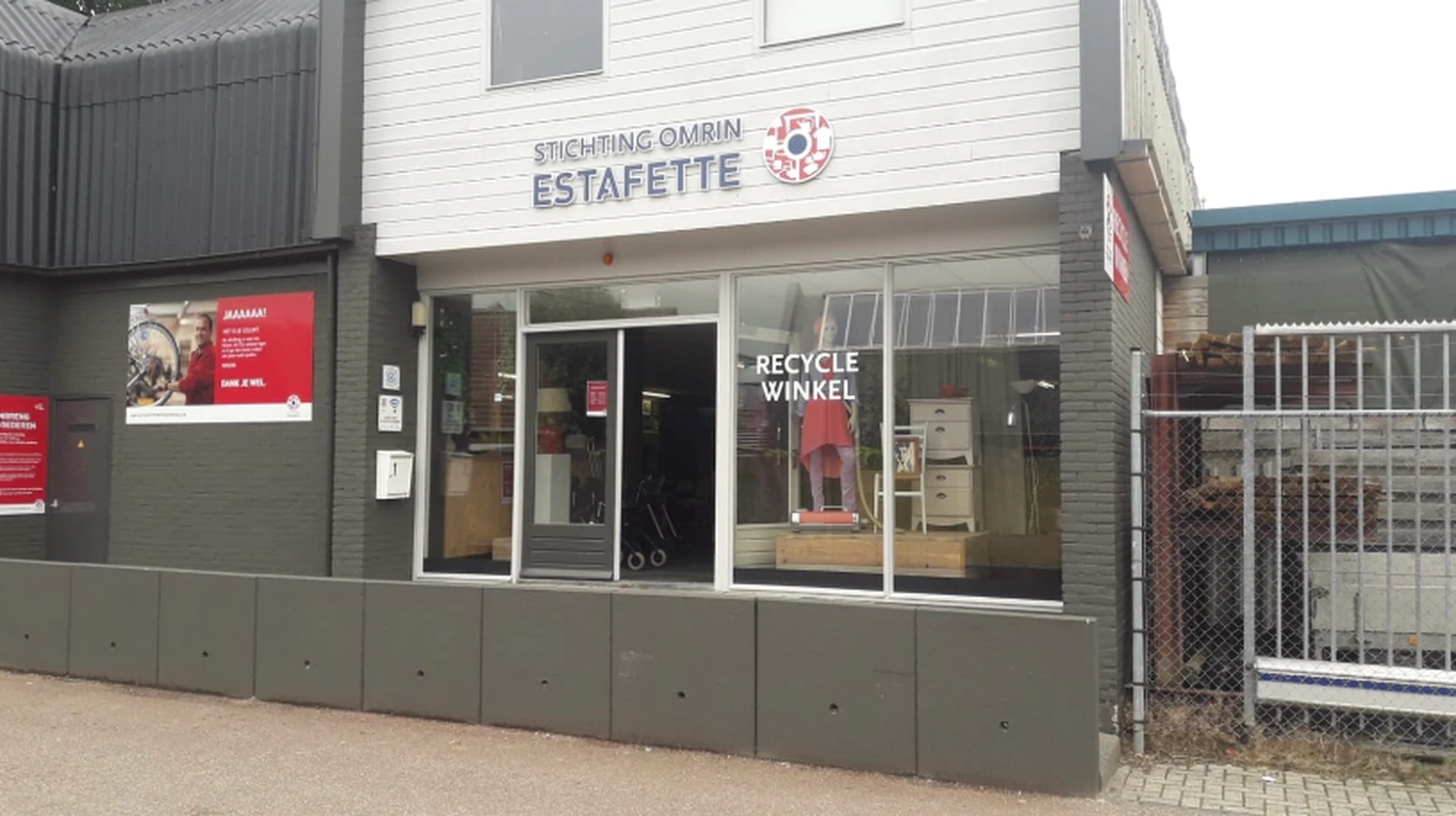 Kringloopwinkel Kringloopwinkel Estafette recyclewinkel Sint Annaparochie in Sint Annaparochie