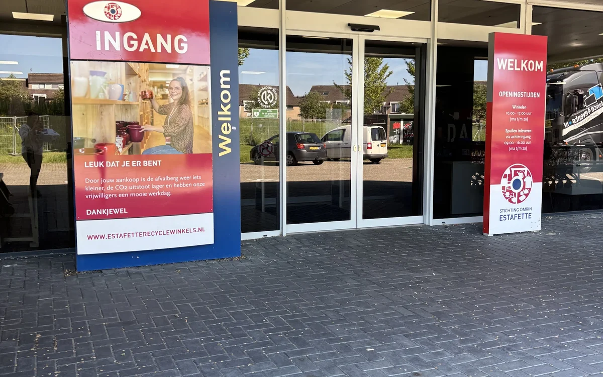 Kringloopwinkel Kringloopwinkel Estafette recyclewinkel Sneek in Sneek