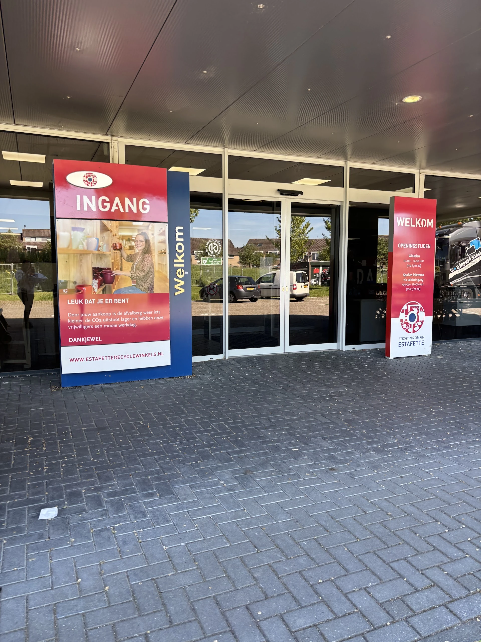 Kringloopwinkel Kringloopwinkel Estafette recyclewinkel Sneek in Sneek