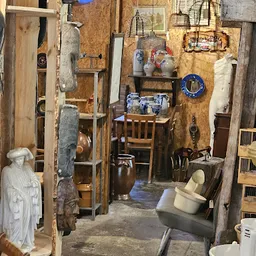 Bezoeker foto van Ferini Nieuwvliet Vintage Theater Kunst Tweedehands Boeken Kado in Nieuwvliet