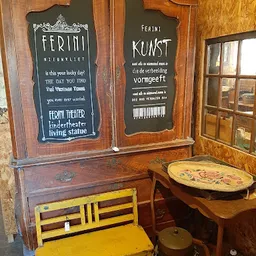 Bezoeker foto van Ferini Nieuwvliet Vintage Theater Kunst Tweedehands Boeken Kado in Nieuwvliet
