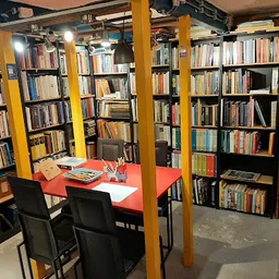 Bezoeker foto van Ferini Nieuwvliet Vintage Theater Kunst Tweedehands Boeken Kado in Nieuwvliet