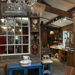 Bezoeker foto van Ferini Nieuwvliet Vintage Theater Kunst Tweedehands Boeken Kado in Nieuwvliet