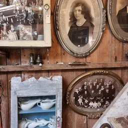 Bezoeker foto van Ferini Nieuwvliet Vintage Theater Kunst Tweedehands Boeken Kado in Nieuwvliet