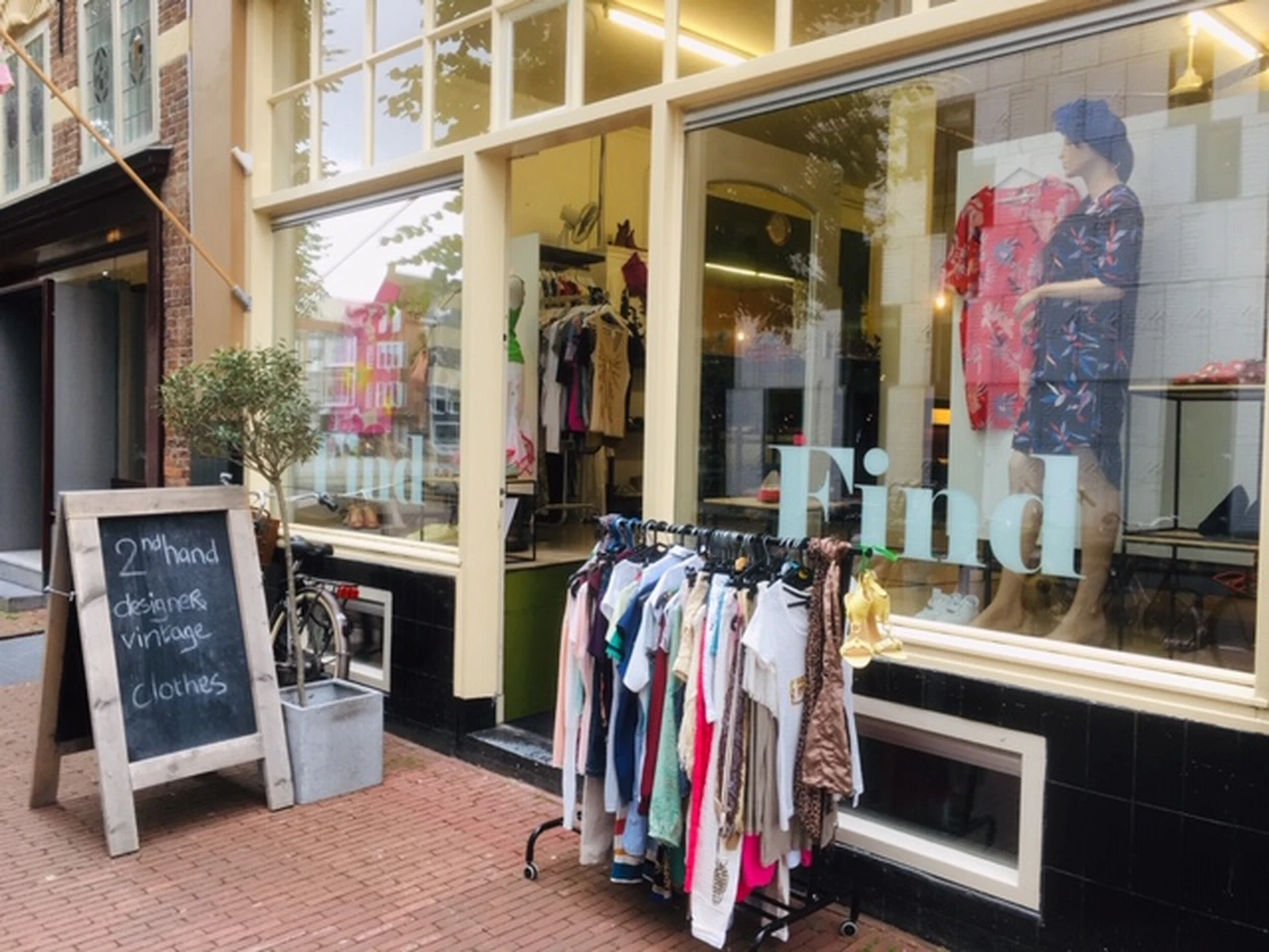 Kringloopwinkel Kringloopwinkel Find | Tweedehands Kleding in Groningen Stad