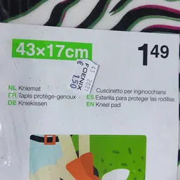 Verpakkingslabel van een kniemat met afmetingen 43x17cm en prijs €1,49