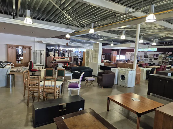 Kringloopwinkel Foundation Thrift Deurne 'Life for Life' in Deurne