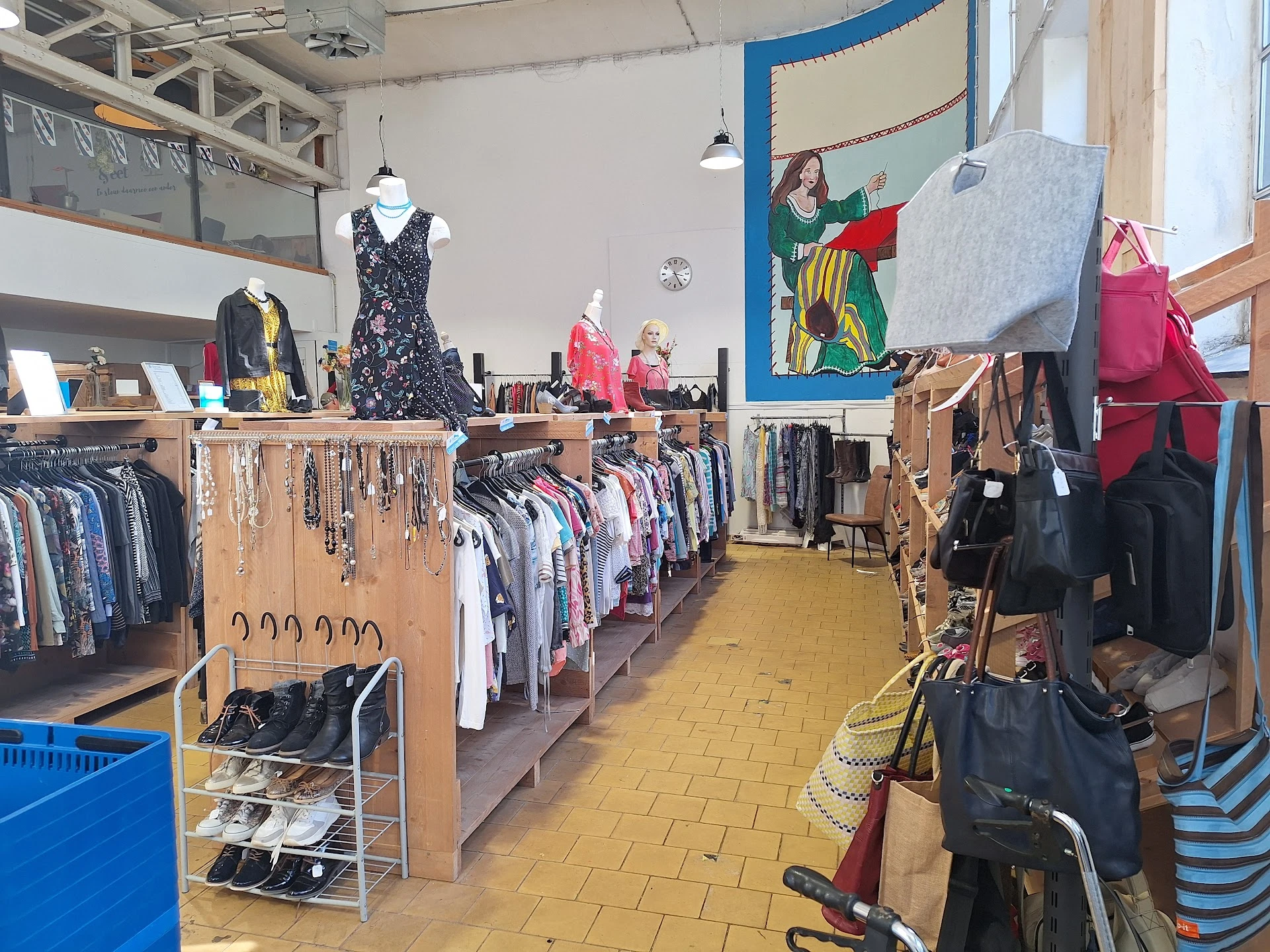 Frl Kringloopwinkel Dagbesteding in Heerenveen met tweedehands boeken, huis- en inrichting en huishoudelijke apparaten