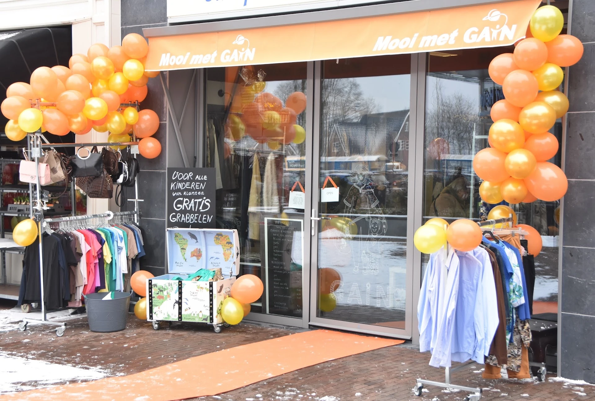 Kringloopwinkel GAiN kleding in Sleeuwijk met tweedehands tweedehandsspullen en vintage kleding