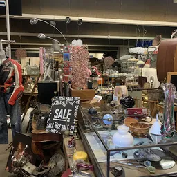 Bezoeker foto van Kringloopwinkel Garage Sale Krommenie in Krommenie