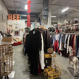 Bezoeker foto van Kringloopwinkel Garage Sale Krommenie in Krommenie