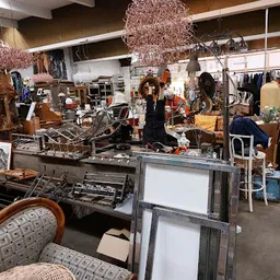 Bezoeker foto van Kringloopwinkel Garage Sale Krommenie in Krommenie