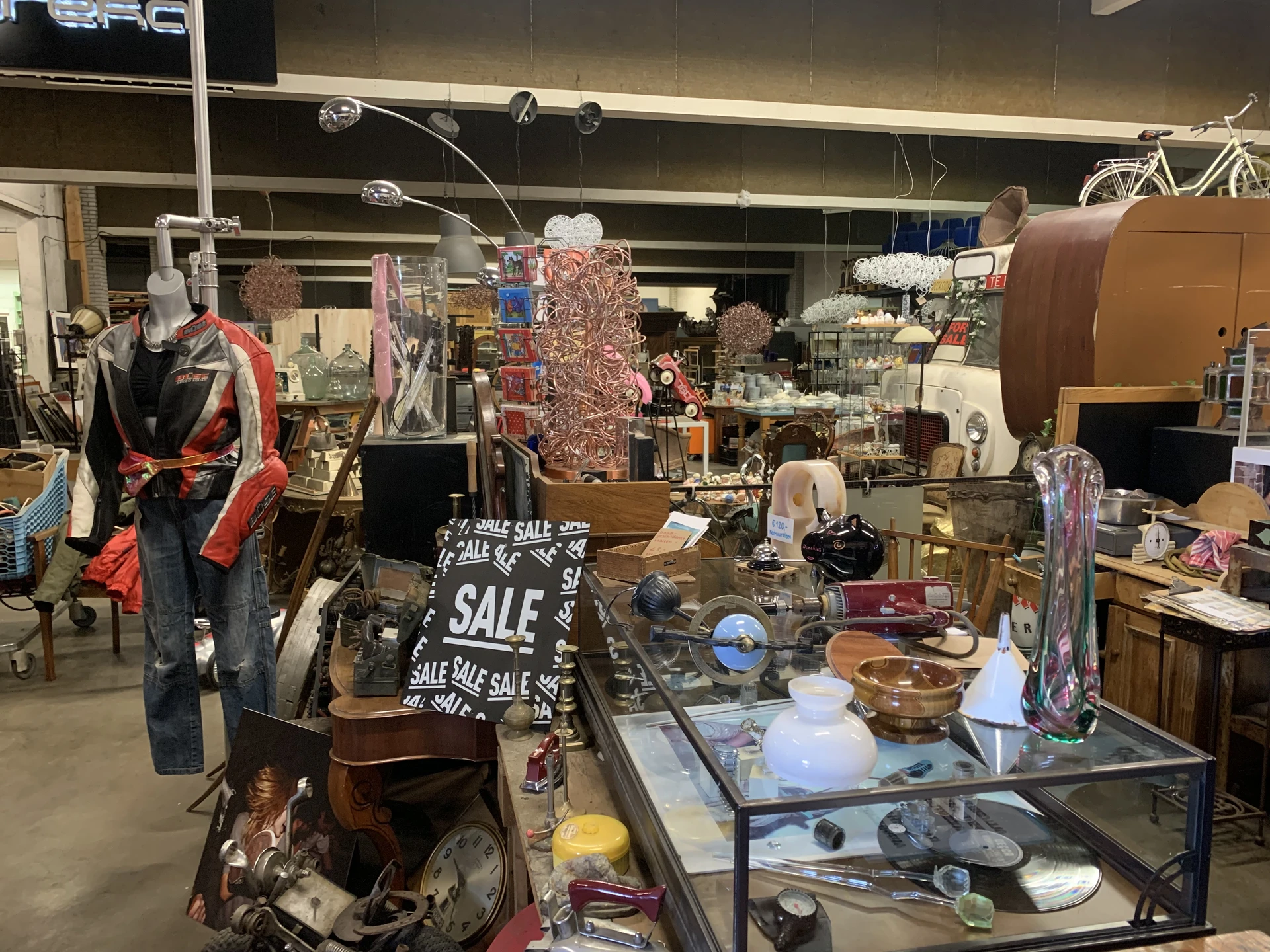 Bezoeker foto van Kringloopwinkel Garage Sale Krommenie in Krommenie