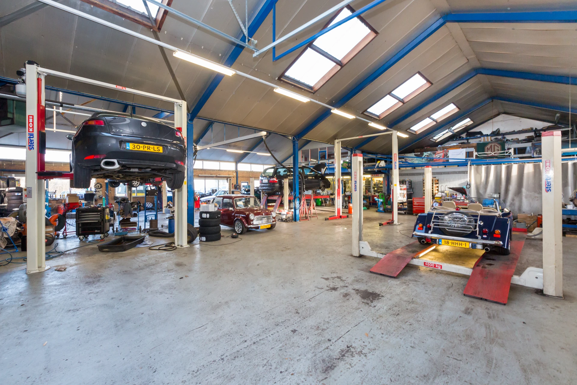 Garage Touw B.V. in Koudekerke met tweedehands meubels en kleding