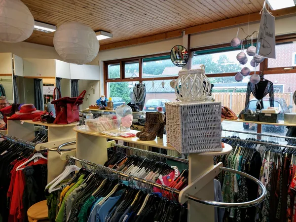 Kringloopwinkel Kringloopwinkel Garderobe Kleding Inbrengwinkel in De Wilp