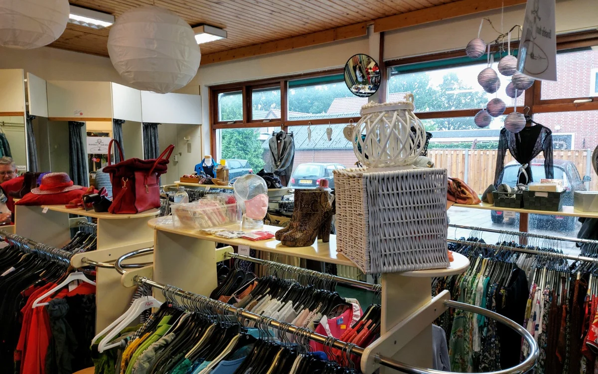 Kringloopwinkel Kringloopwinkel Garderobe Kleding Inbrengwinkel in De Wilp
