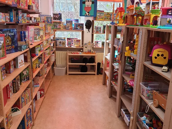 Kringloopwinkel Kringloopwinkel Gea's Weggeefwinkel Vinkhuizen in Groningen Stad