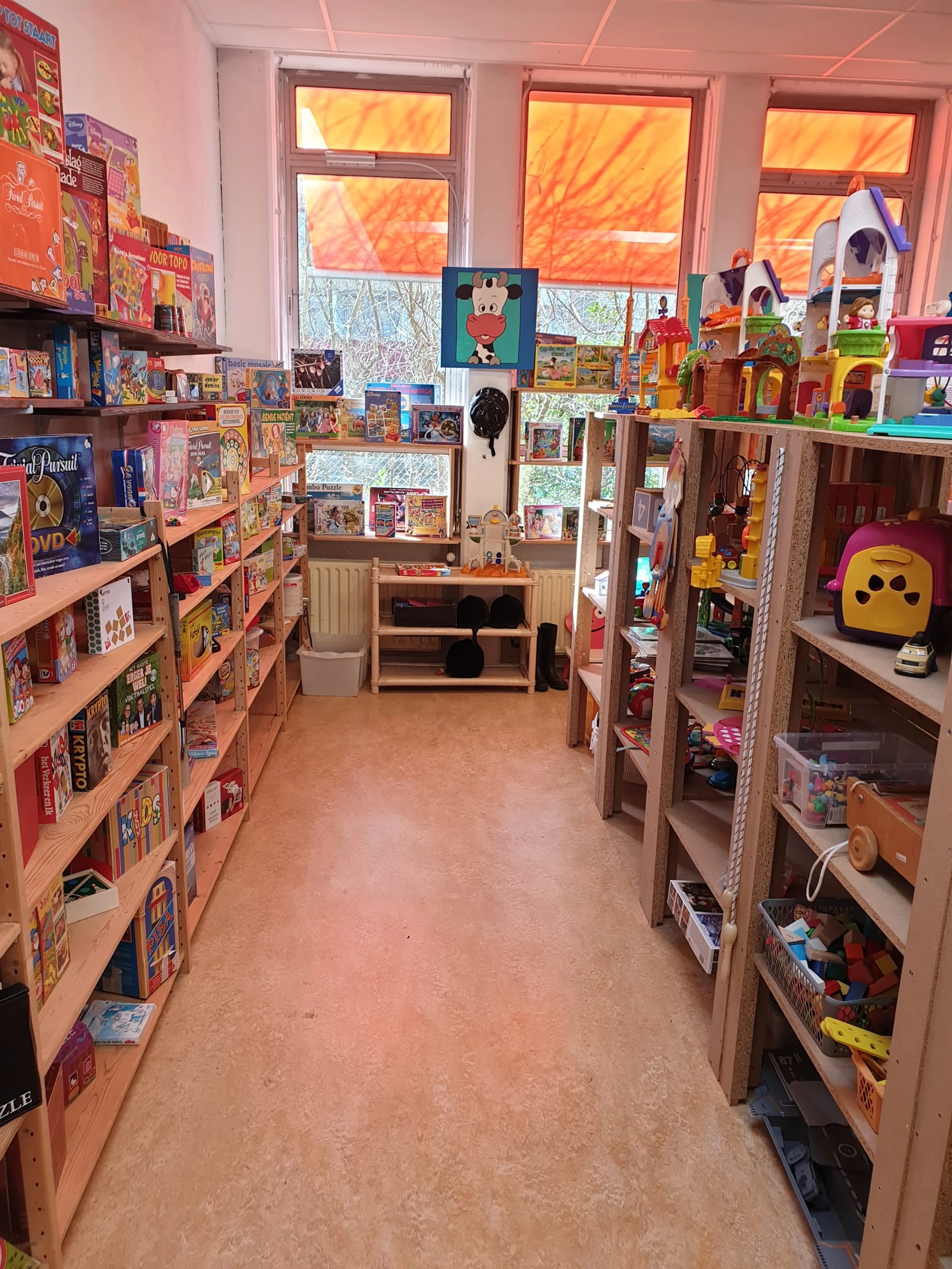 Kringloopwinkel Kringloopwinkel Gea's Weggeefwinkel Vinkhuizen in Groningen Stad