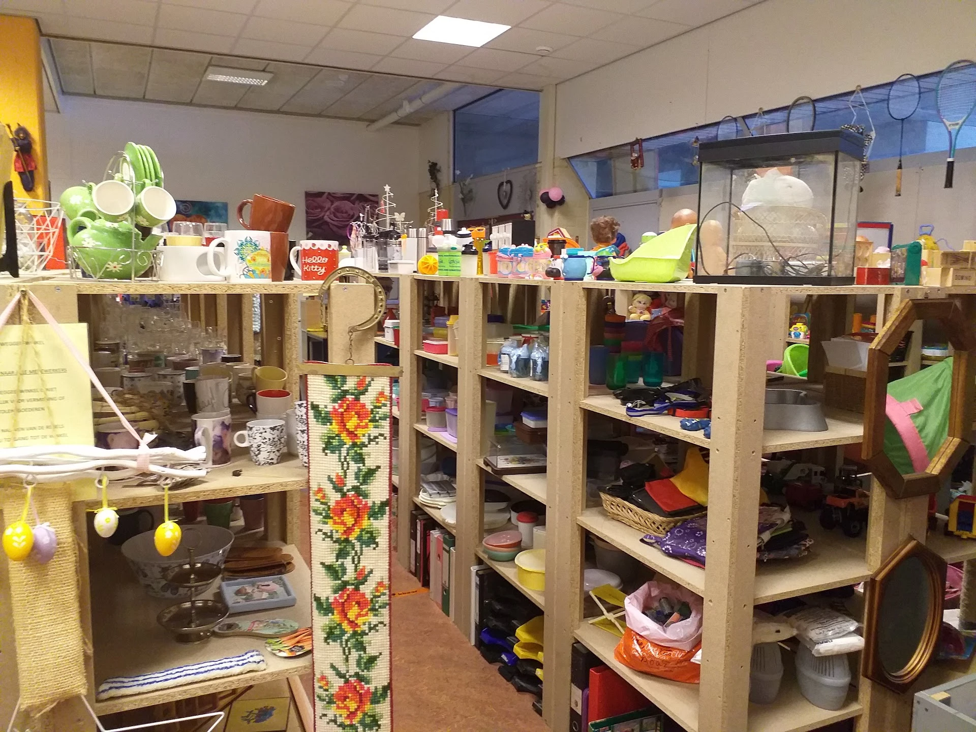 Kringloopwinkel Kringloopwinkel Gea's Weggeefwinkel Vinkhuizen in Groningen Stad