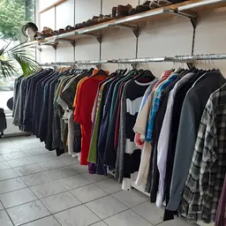 Bezoeker foto van Kringloopwinkel Goederenbank Bergen in Bergen