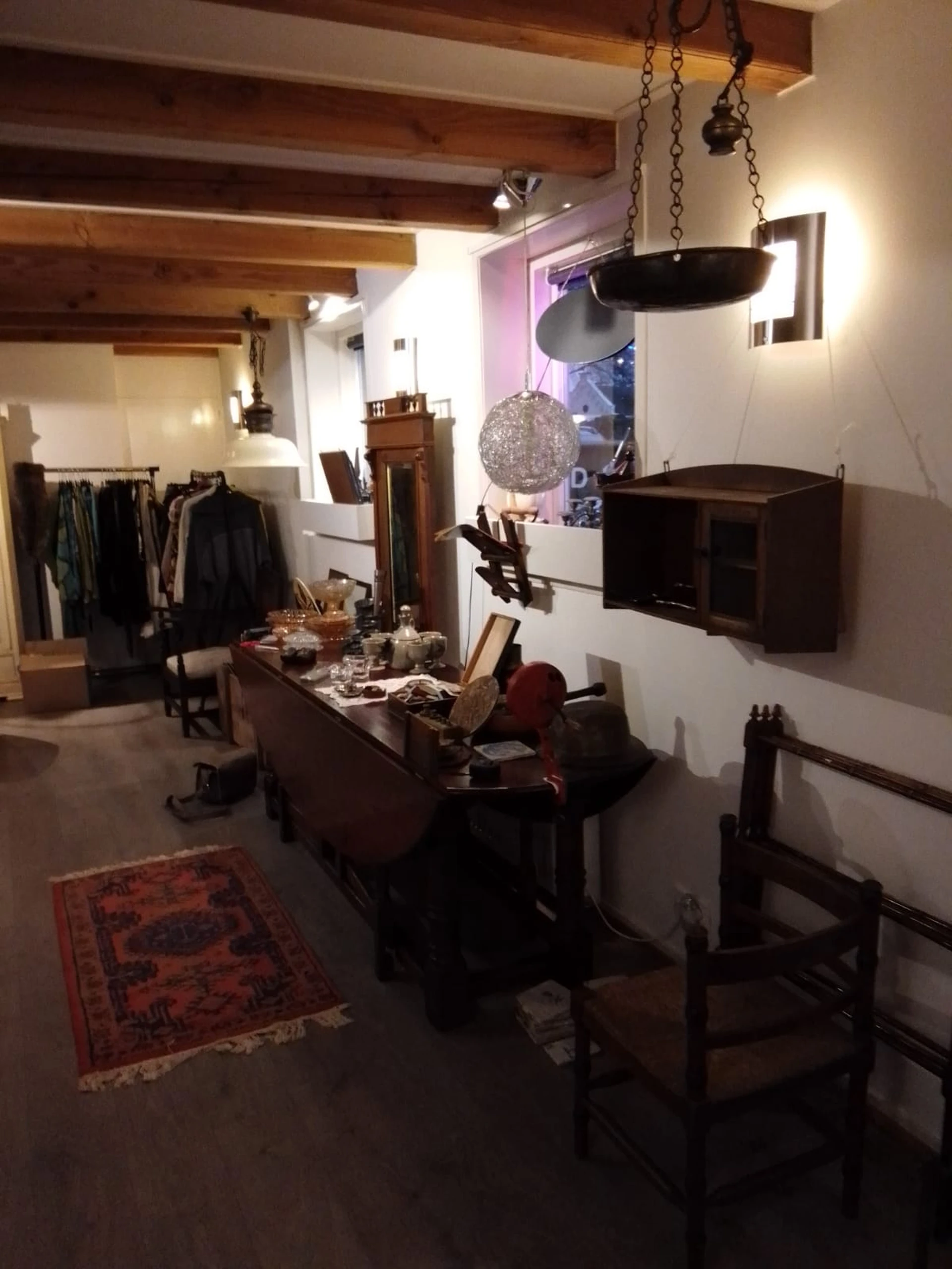 Goesting kringloop in Goes met tweedehands accessoires, boeken en elektronica