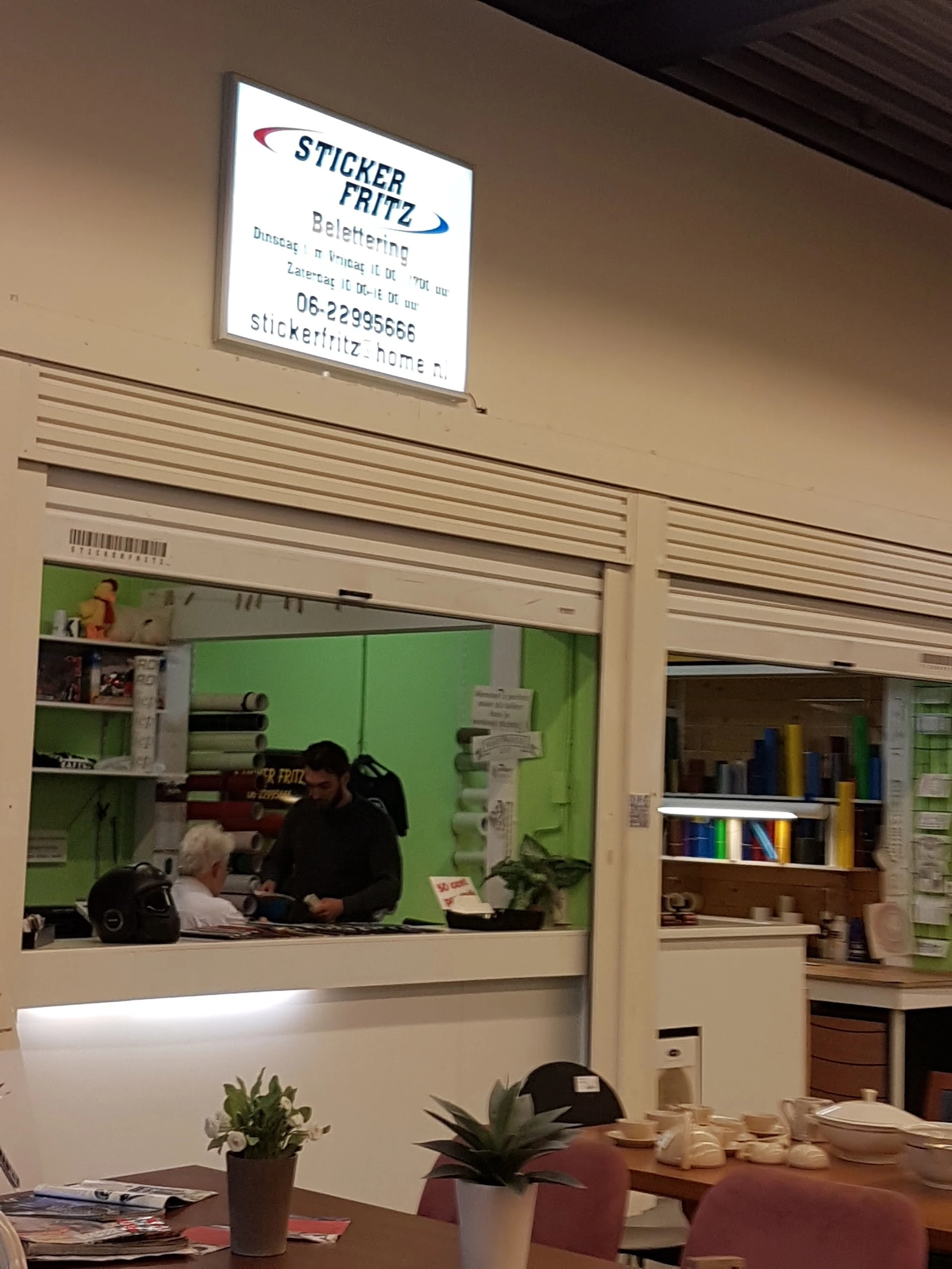 GoudGoed Paterswoldseweg in Groningen met tweedehands meubels en kleding