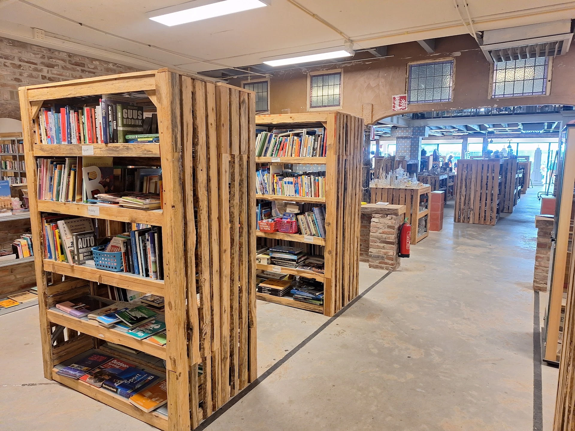 Kringloopwinkel GoudGoed Winsum in Winsum met tweedehands audioapparatuur, boeken en cds