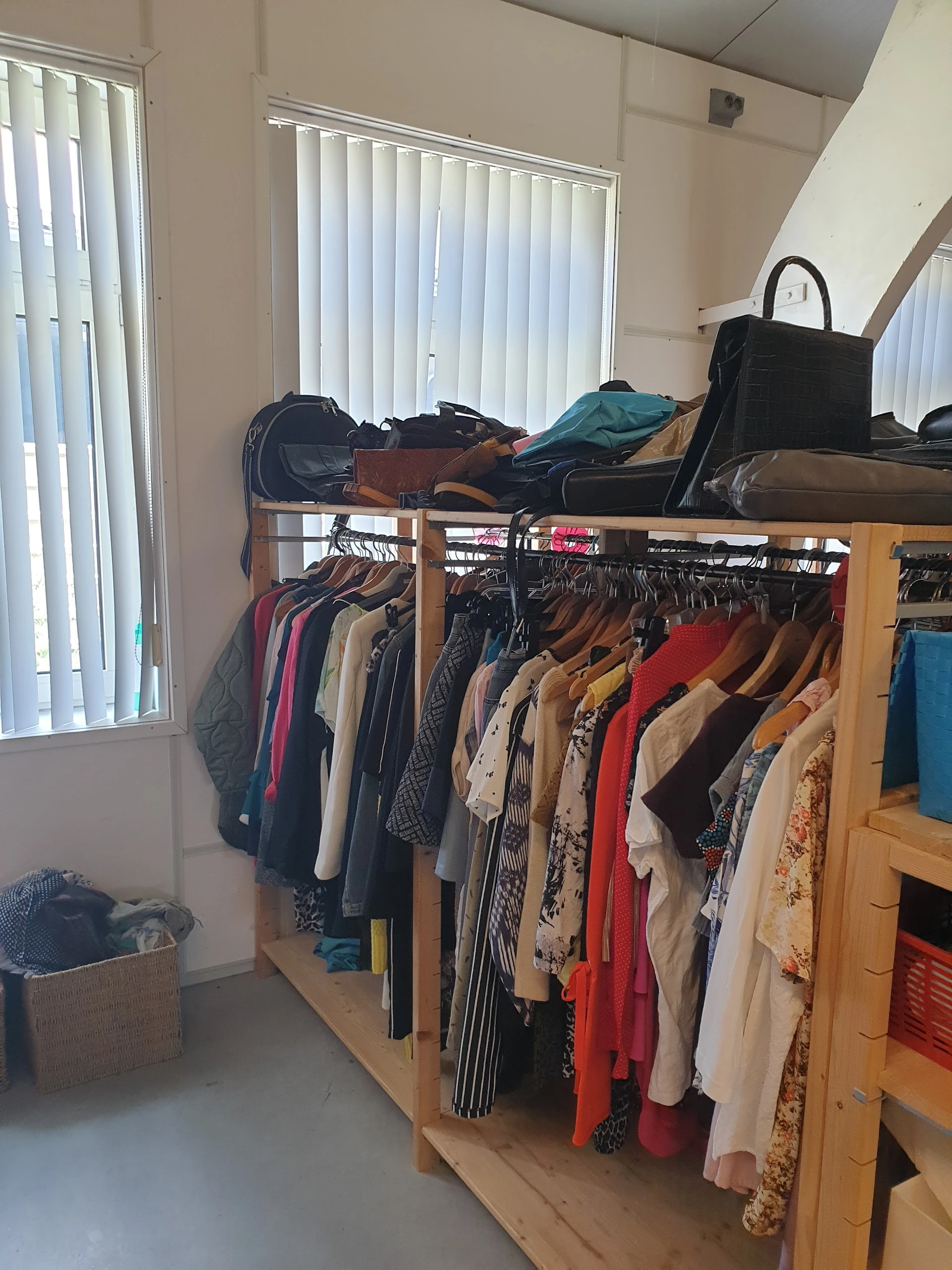 Kringloopwinkel Habbekrats in Culemborg met tweedehands boeken, gereedschappen en huis- en inrichting