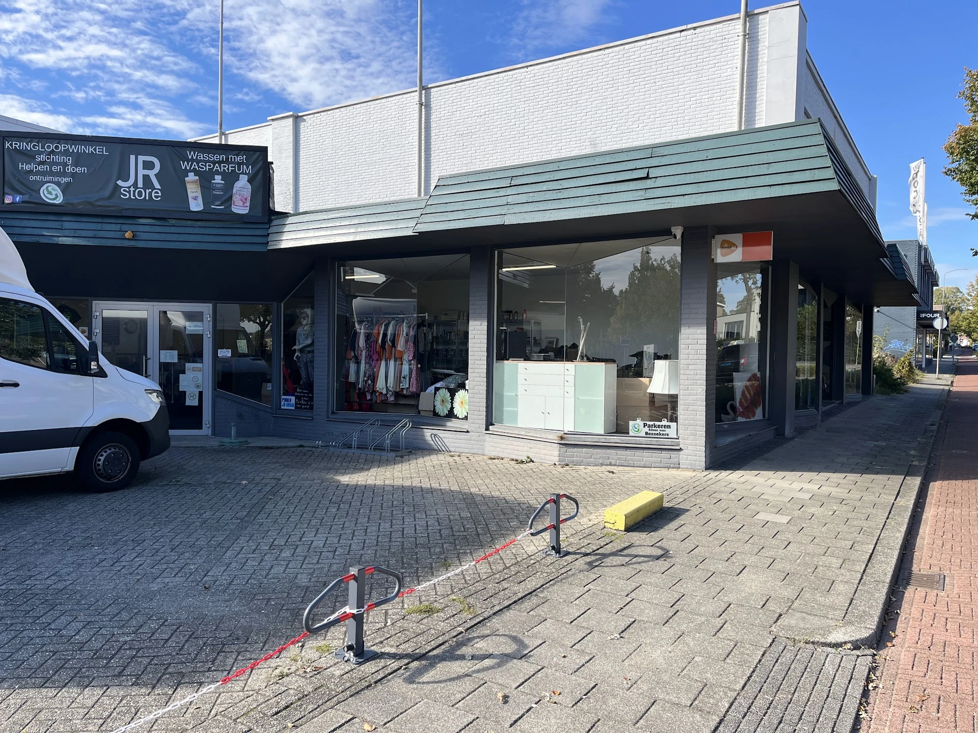 Kringloopwinkel Kringloopwinkel Helpen en Doen in Hoensbroek