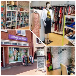 Overzicht van een kringloopwinkel met boekenkasten, kledingrekken en diverse tweedehands spullen.