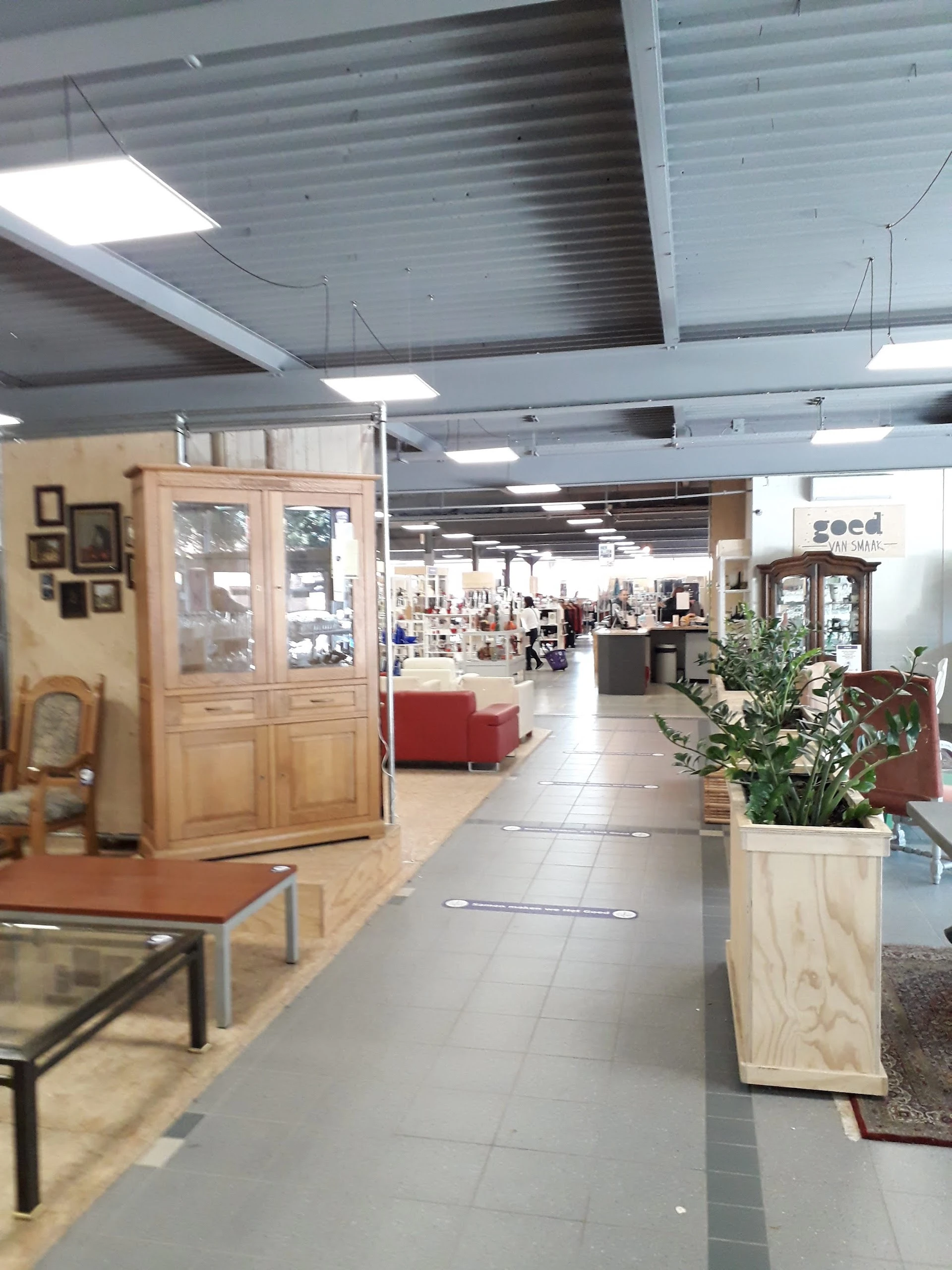 Kringloopwinkel Het Goed Sittard in Sittard met tweedehands boeken, gereedschappen en huis- en inrichting