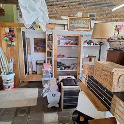 Bezoeker foto van Kringloopwinkel Het Keer(n)punt Stichting Interkerk in Zwaag