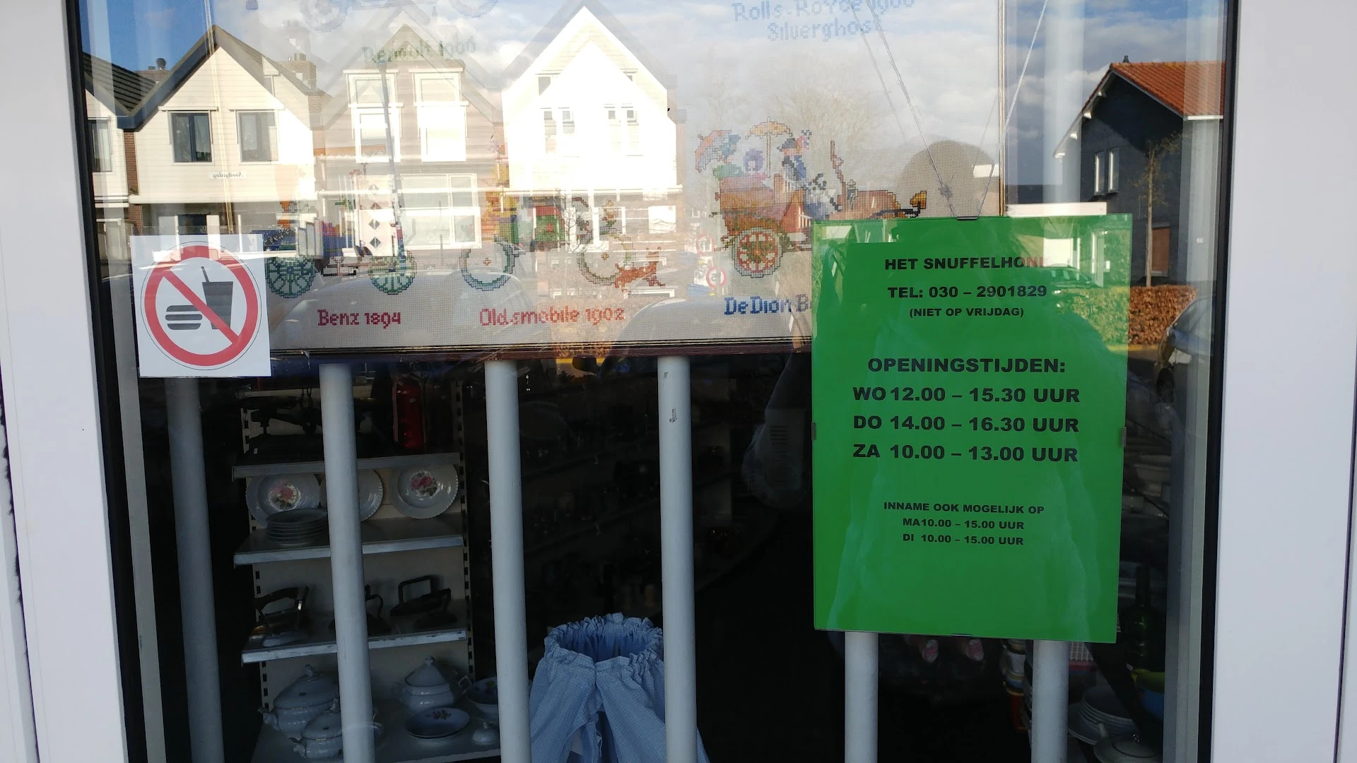 Kringloopwinkel Het Snuffelhonk in Odijk met tweedehands boeken, elektronica en kleding