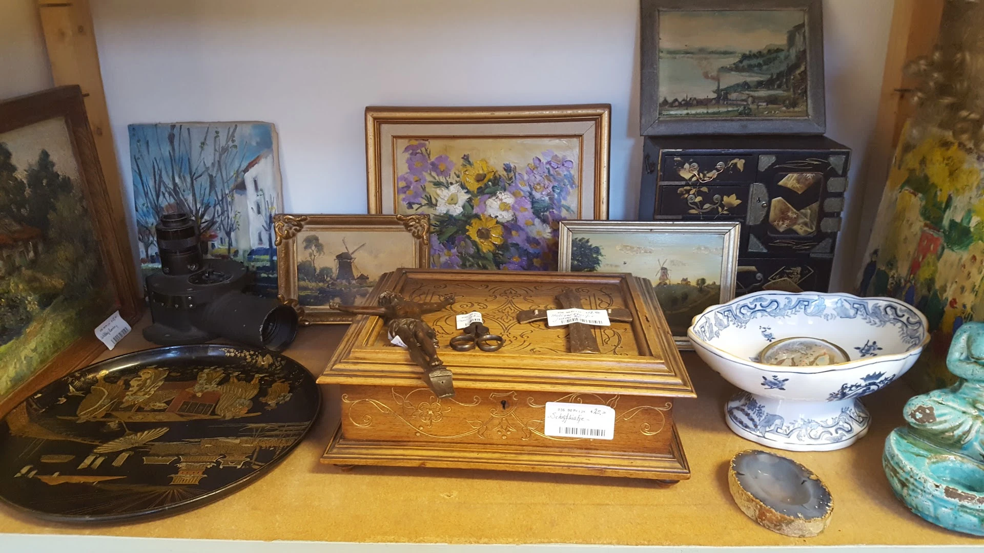 Kringloopwinkel Kringloopwinkel het verKooplokaal in Eindhoven