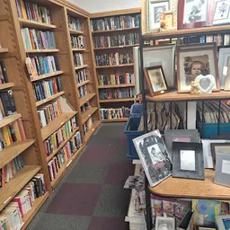 Bezoeker foto van HL Kringloop winkel in Woensdrecht