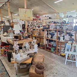 Bezoeker foto van Inboedelhal | Woningontruiming & Kringloopwinkel in Oudehaske