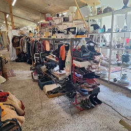 Bezoeker foto van Inboedelhal | Woningontruiming & Kringloopwinkel in Oudehaske