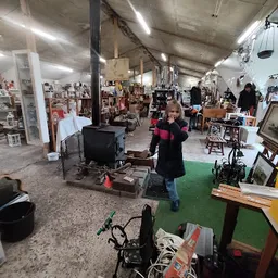 Bezoeker foto van Inboedelhal | Woningontruiming & Kringloopwinkel in Oudehaske