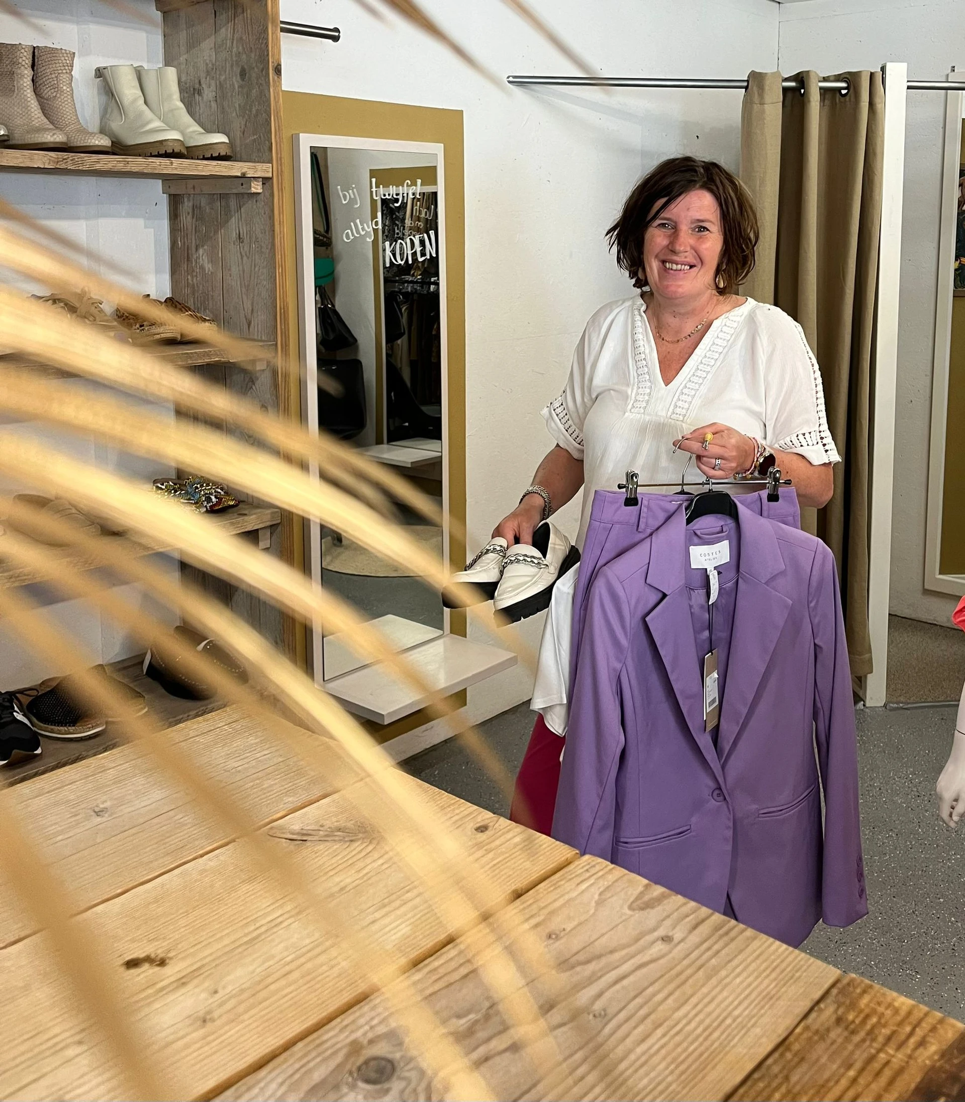 Kringloopwinkel Inimini in Hoogeveen met tweedehands accessoires, duurzame producten en merkkleding