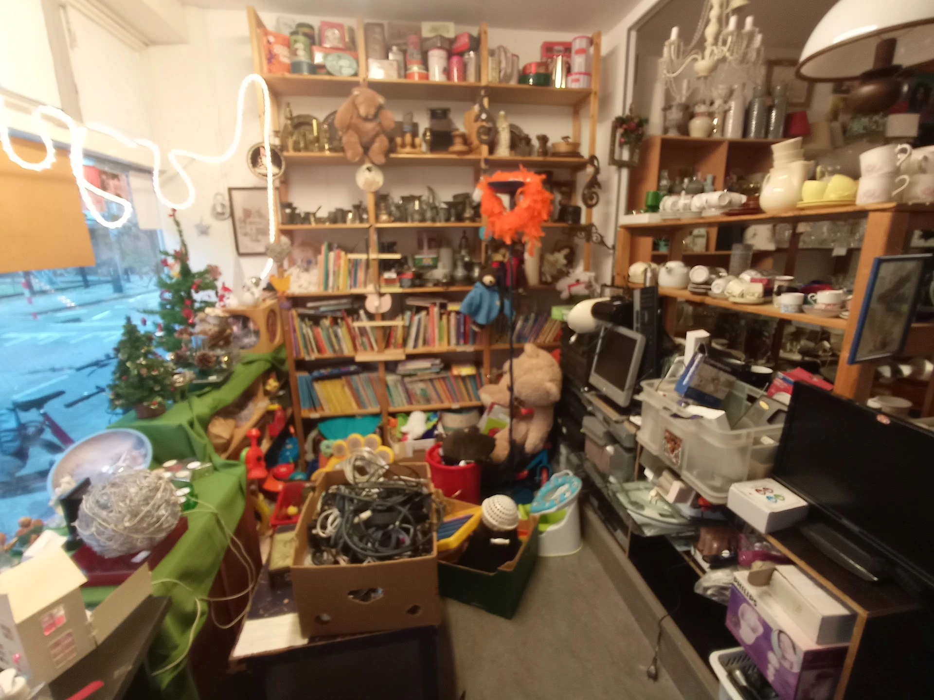 Kringloopwinkel Kringloopwinkel Inloop De Habbekratz in Rotterdam