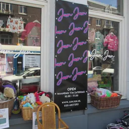 Kringloopwinkel Kringloopwinkel JunJun in Amsterdam