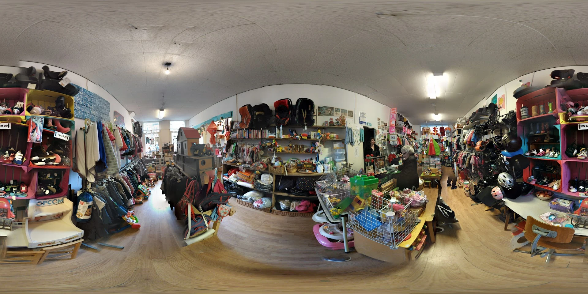 Kringloopwinkel Kringloopwinkel JunJun in Amsterdam