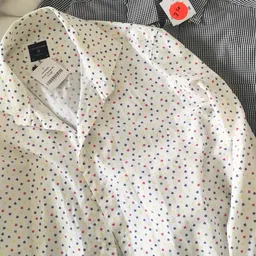 Witte blouse met gekleurde stippenprint, nog met label en winkelhangers