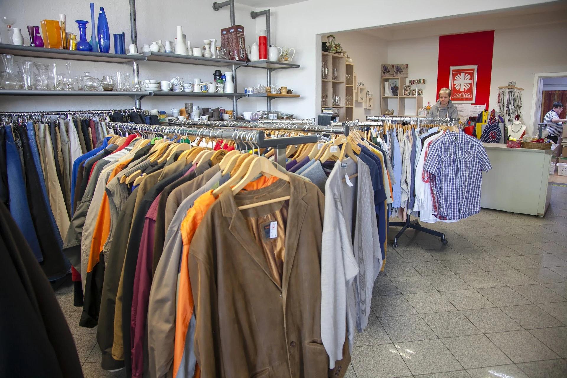 Kaufhaus am Ostersteg - Das Soziale Kaufhaus in Leer met tweedehands meubels en kleding