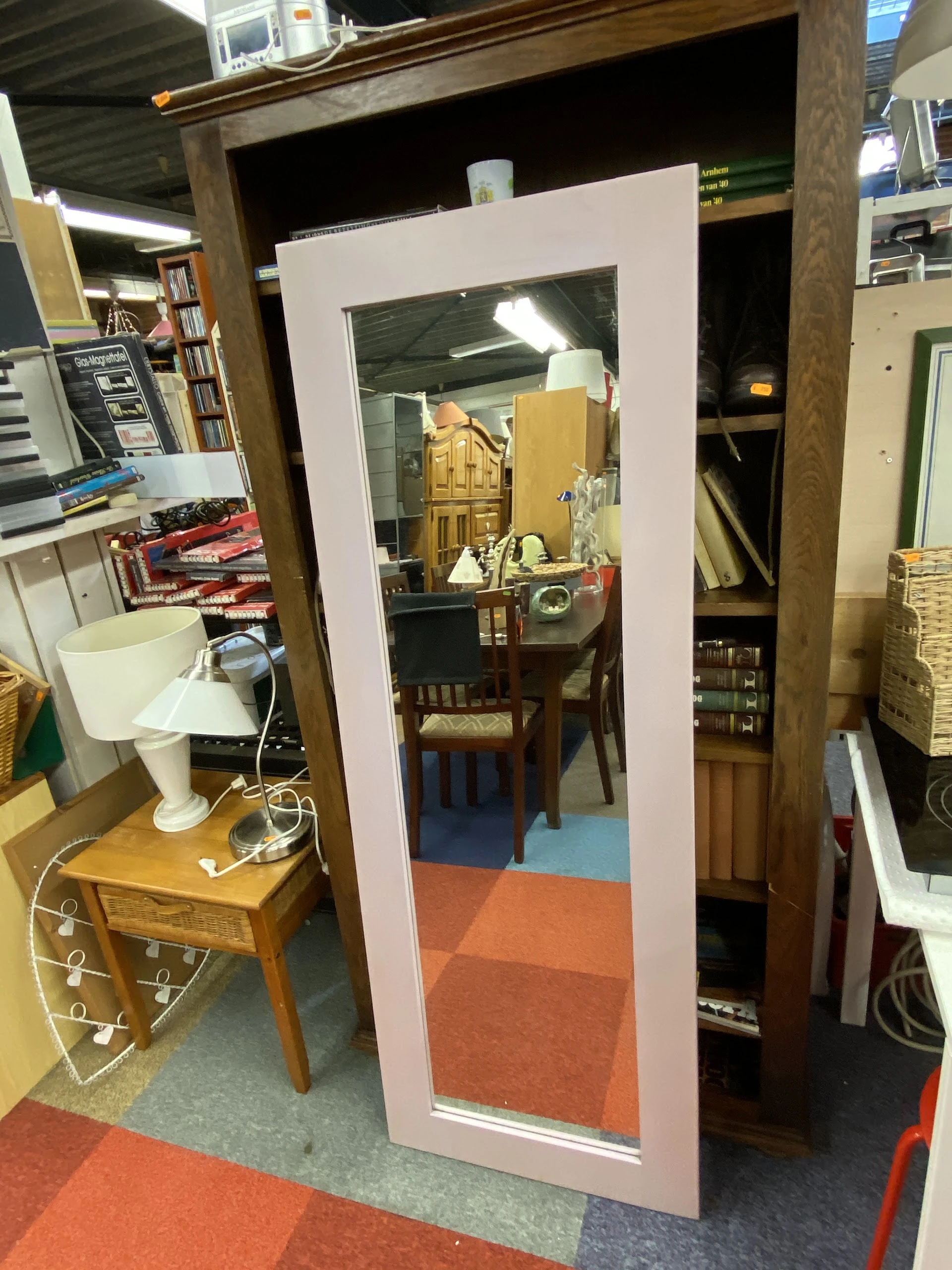 Kringloopwinkel Kavel75 in Achterveld met tweedehands boeken, gereedschappen en huis- en inrichting